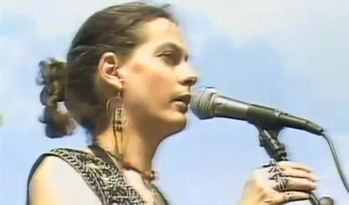 June Tabor performing in 1990